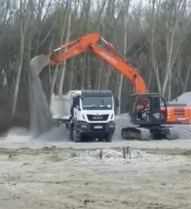 Bad excavator operator in action Canvids