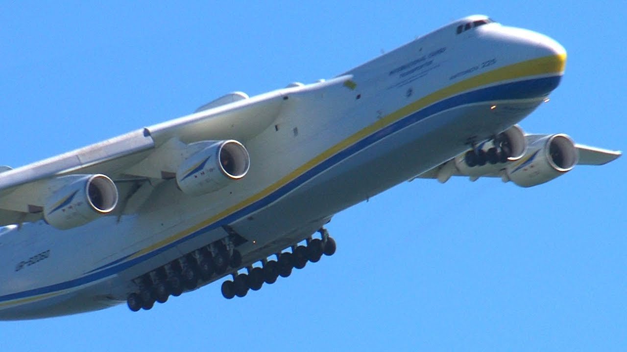 Airbus A380 lands on a wet runway after heavy rain – Canvids