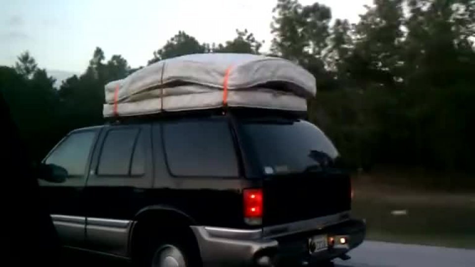 When transporting 2 mattresses on the roof of the car Canvids