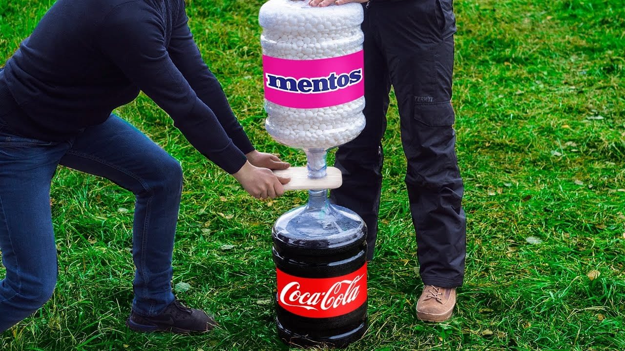 Experiment: Coca Cola vs Mentos in large bottles - Canvids