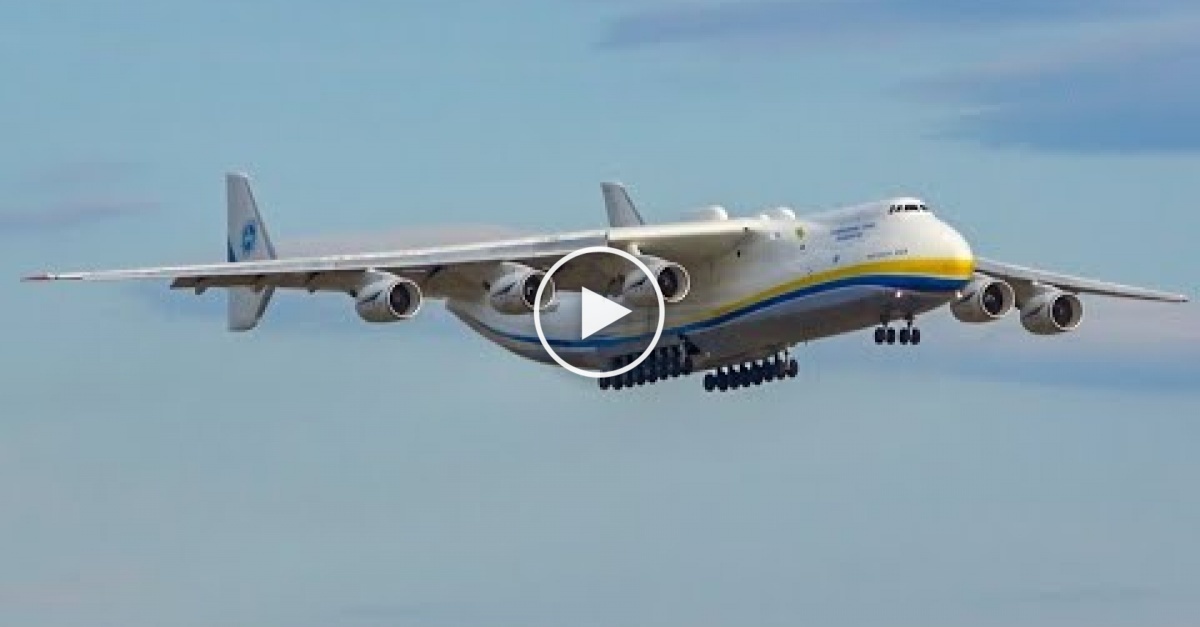 Landing of the largest aircraft in the world Antonov 225 Myria Canvids