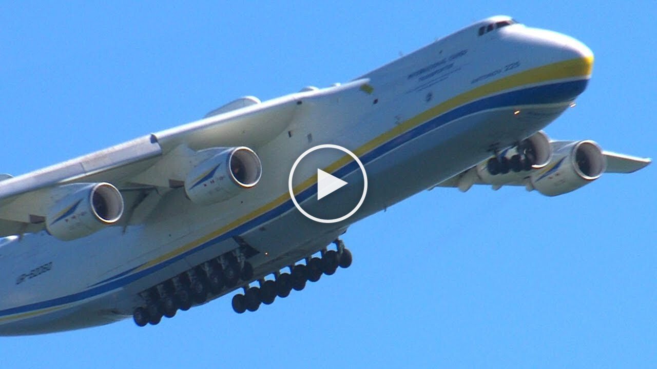 Antonov An225 Mriya, the worlds largest airplane, landing in Oakland